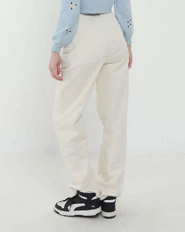 Elegant And Elegant Wide Eyed Girl Jeans