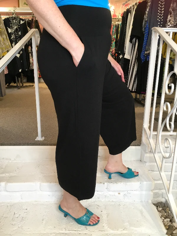 Casual Chic Looks GAYLENE CAPRI - BLACK