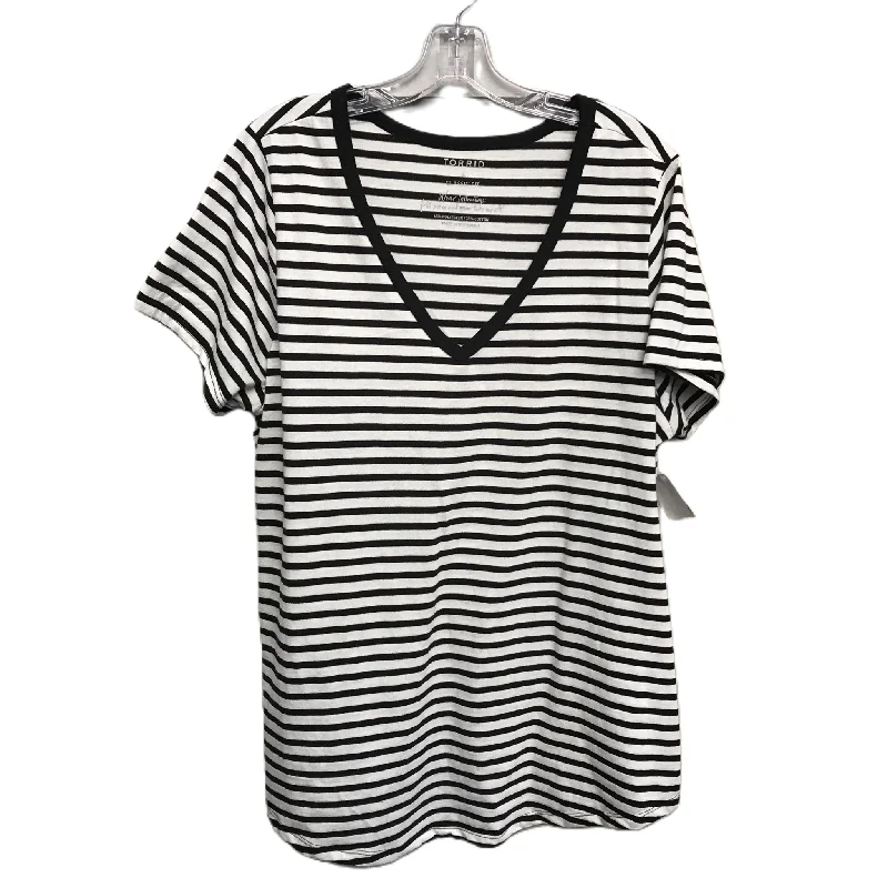 Design Trend Striped Pattern Top Short Sleeve By Torrid, Size: 2x