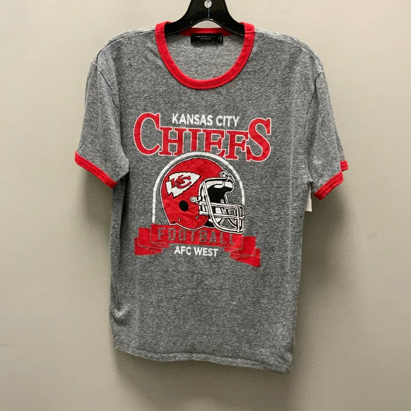 Trendy Comfort Wear Top Short Sleeve By Junk Food In Grey, Size: M